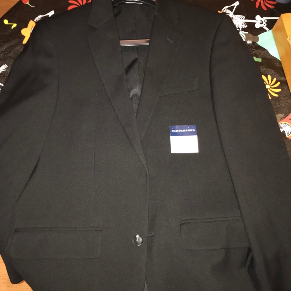 Suit - Picture 2 of 8